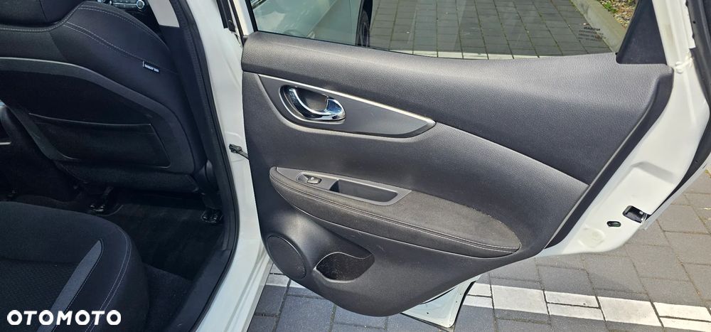 Nissan Qashqai 1.6 DCi Xtronic N-Connecta - 20