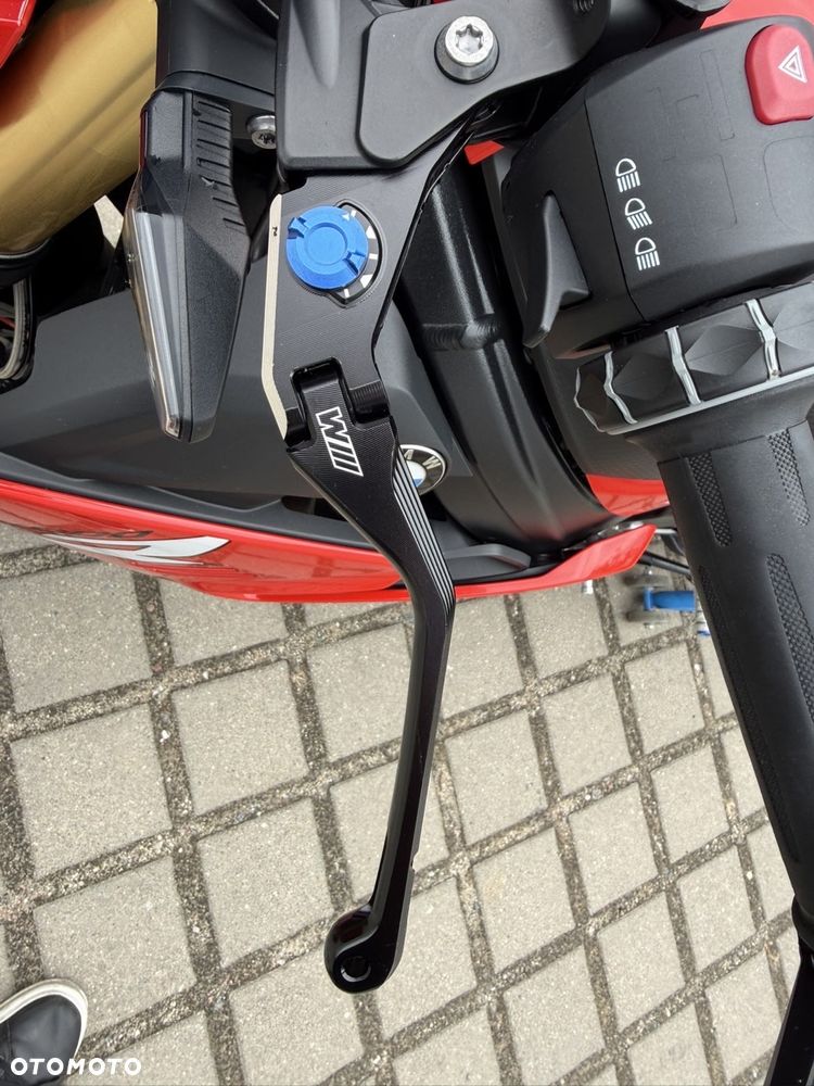 BMW S - 8