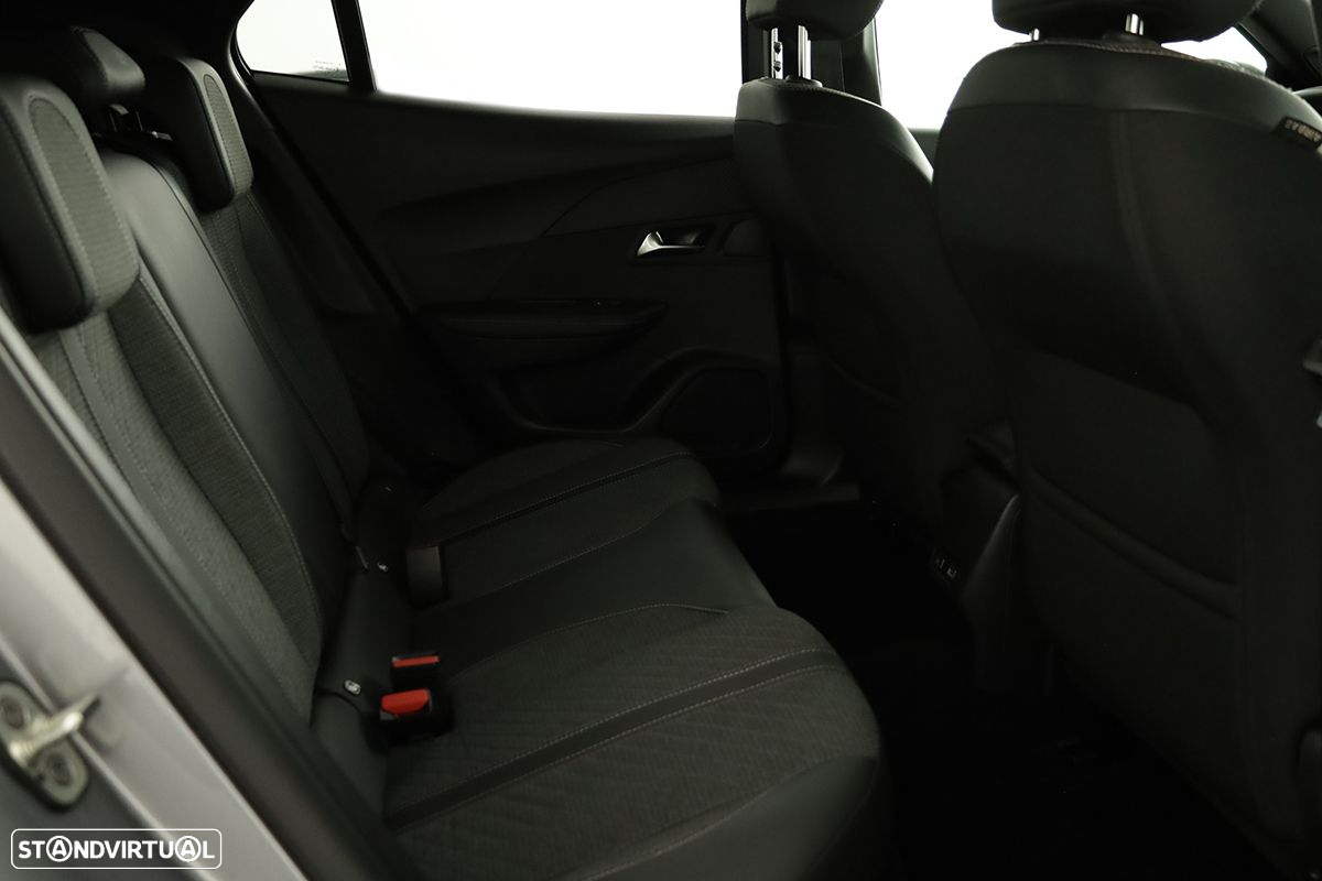 Peugeot 2008 1.2 PureTech Allure EAT8 - 24