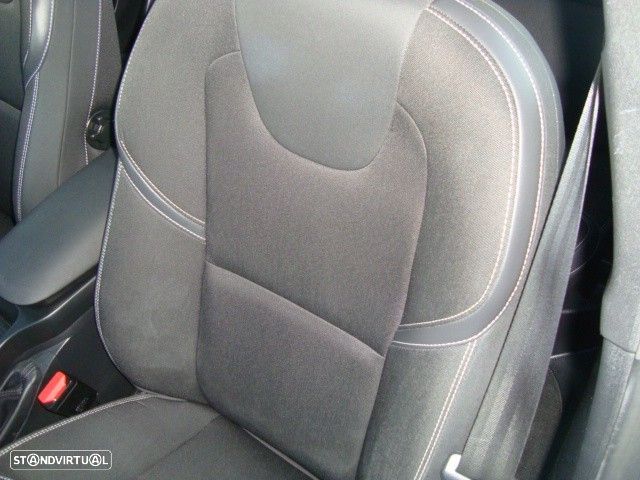 Volvo V40 2.0 D3 R-Design Momentum - 14