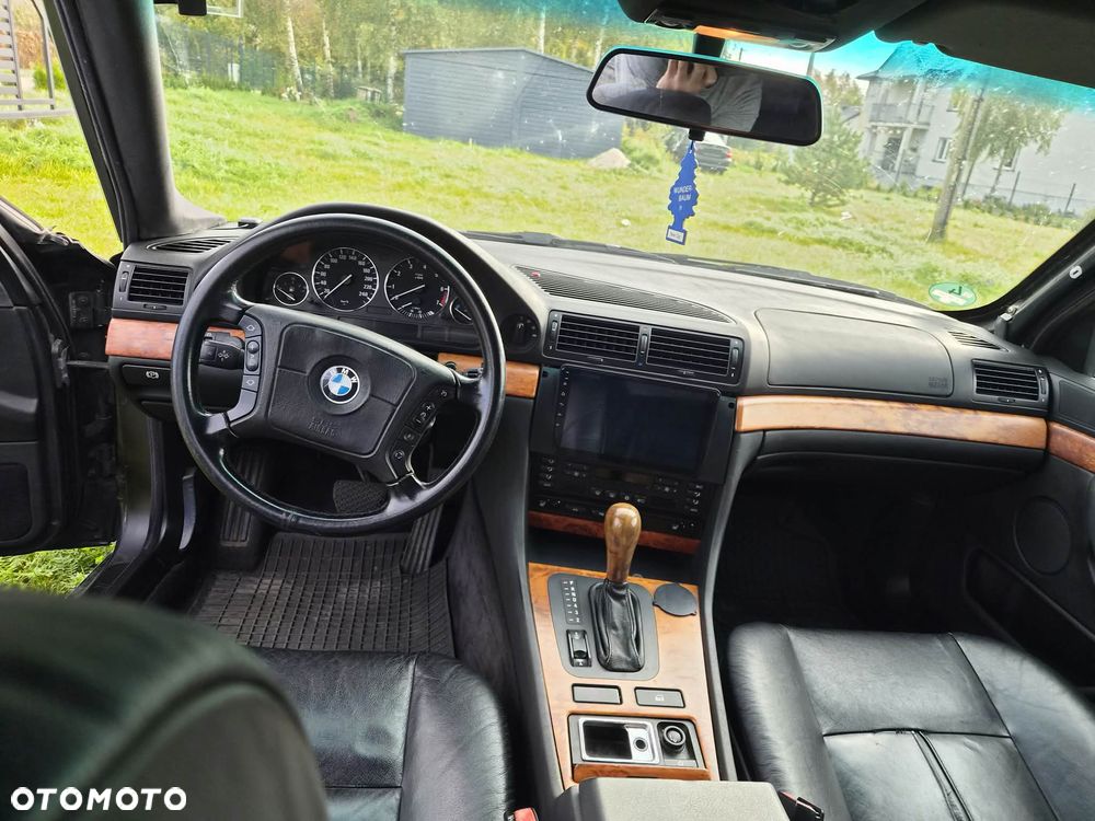 BMW Seria 7 - 11