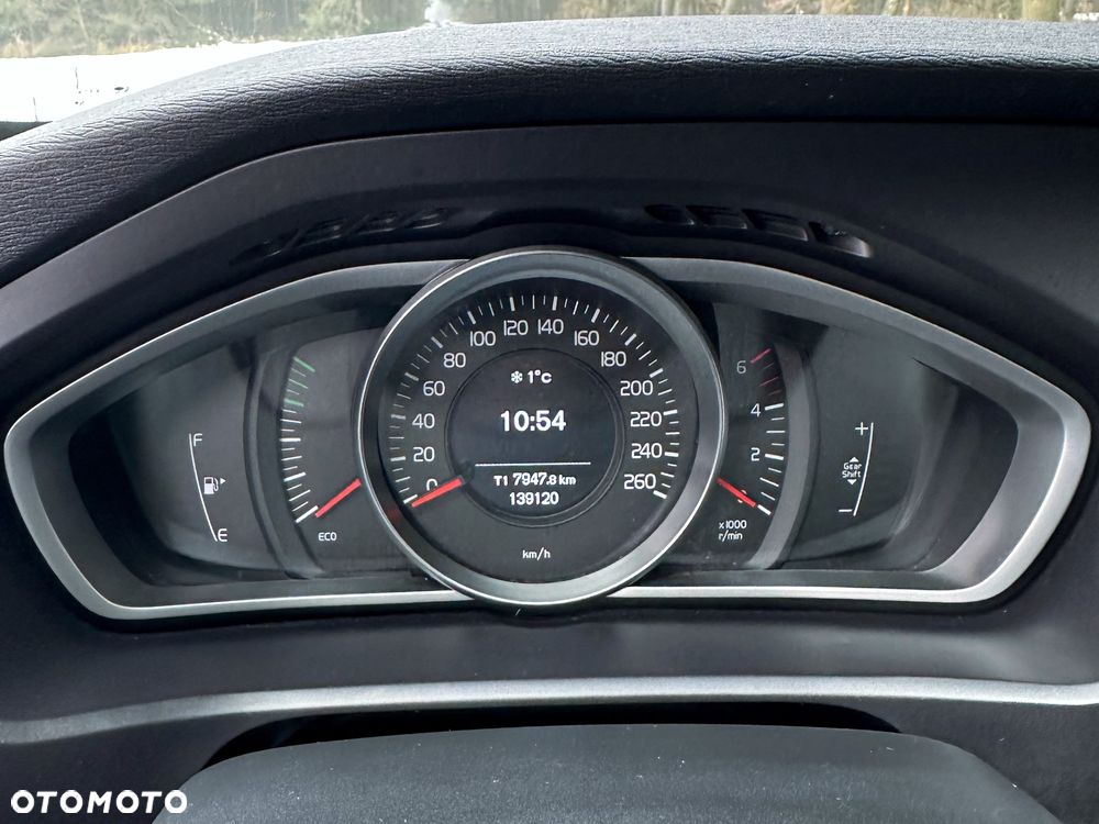 Volvo V40 D2 Summum - 9