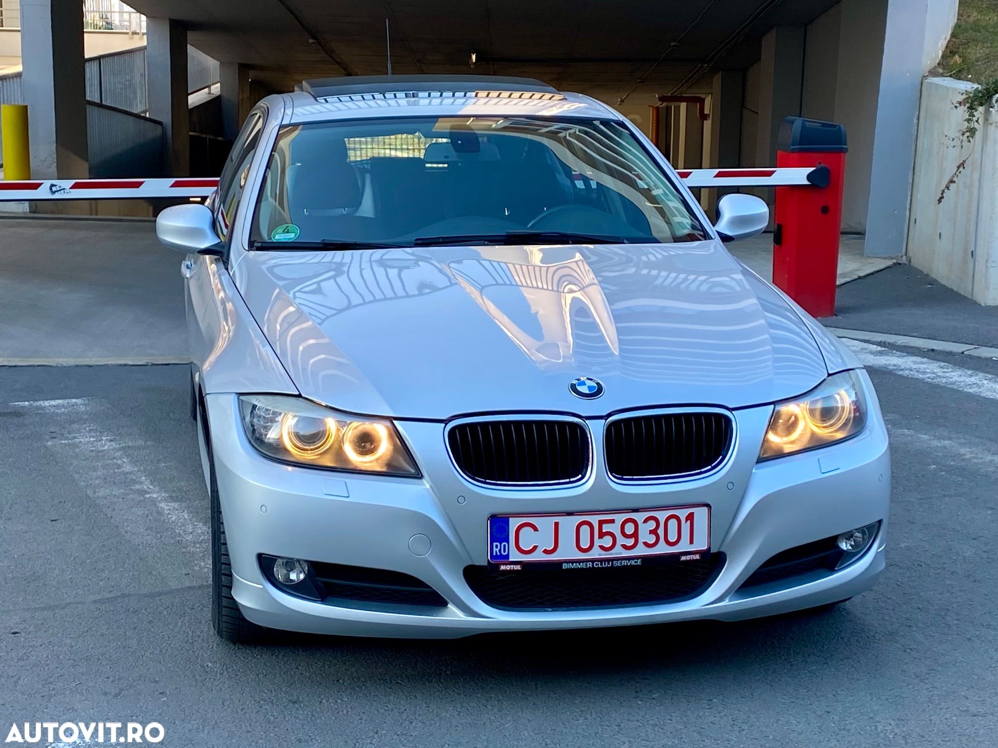 BMW Seria 3 320d DPF Touring Aut. - 1