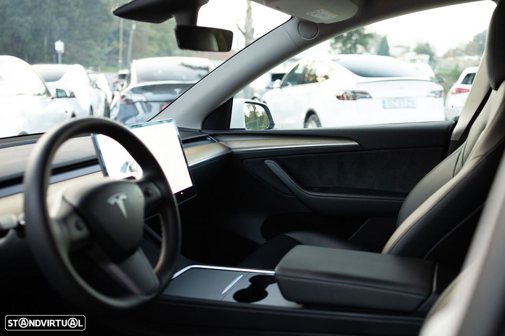 Tesla Model Y Long Range Dual Motor AWD - 12