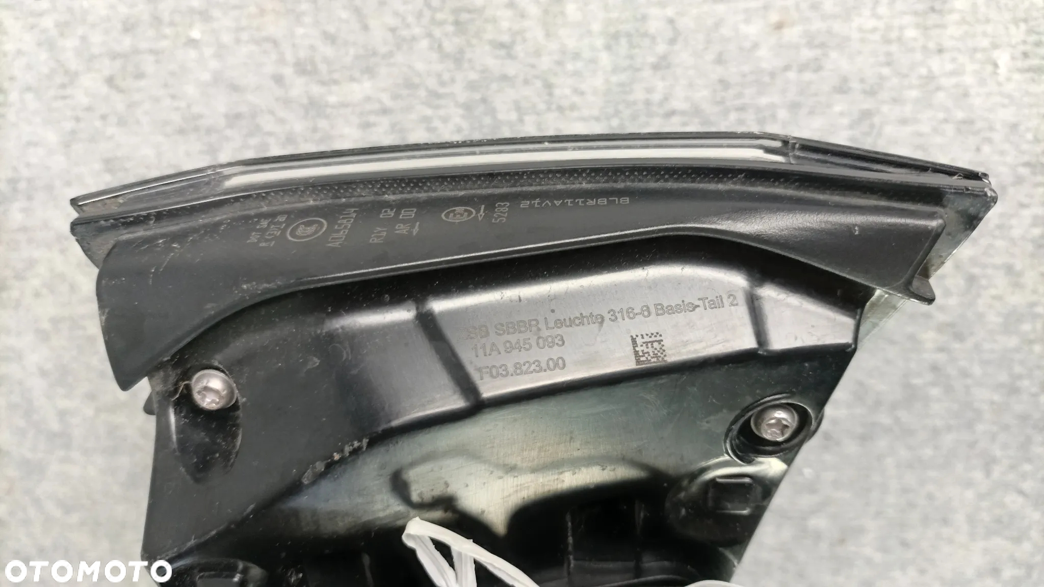 LAMPA TYLNA TYŁ BLENDA KLAPY - VW ID4 ID.4 LED 11A 20- - 14