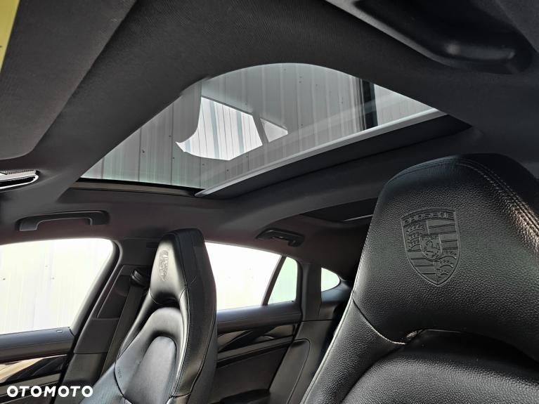 Porsche Panamera 4S - 32