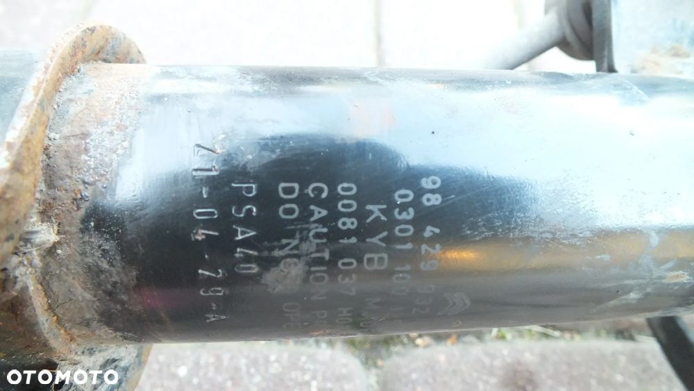 Amortyzator zwrotnica MCperson lewy Citroen C4 III 1,2 9842993480 - 7