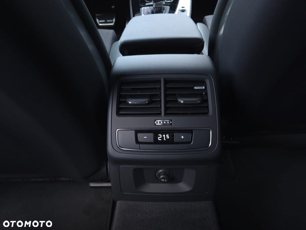 Audi RS4 Avant - 13