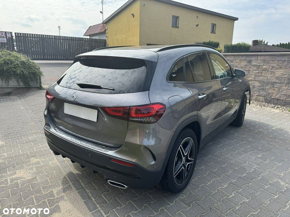 Mercedes-Benz GLA - 4