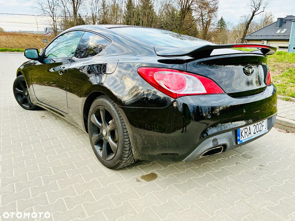 Hyundai Genesis Coupe - 17