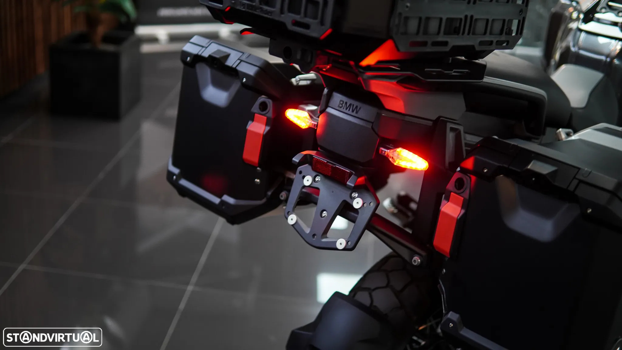 BMW R 1300 GS Adventure TRIPLE BLACK C/ AKRAPOVIC - 25