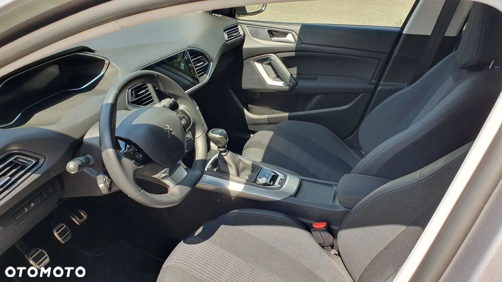 Peugeot 308 1.2 PureTech GPF Allure Pack S&S - 17