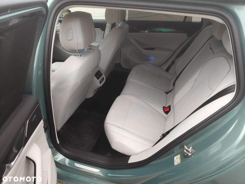 Volkswagen Passat - 10