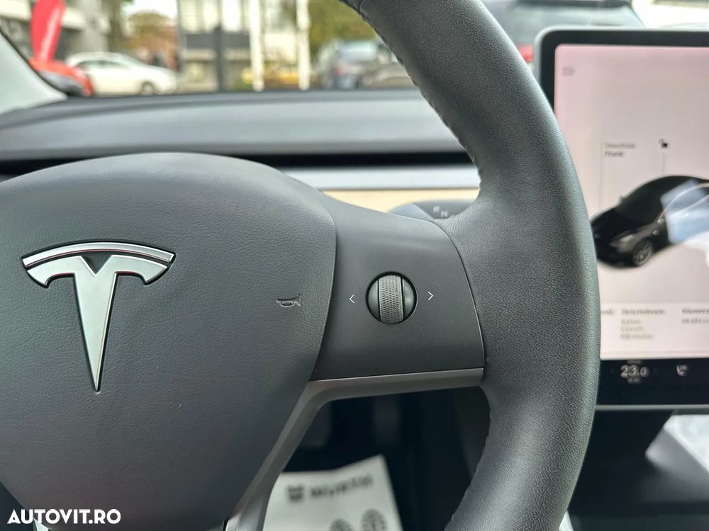 Tesla Model 3 - 38