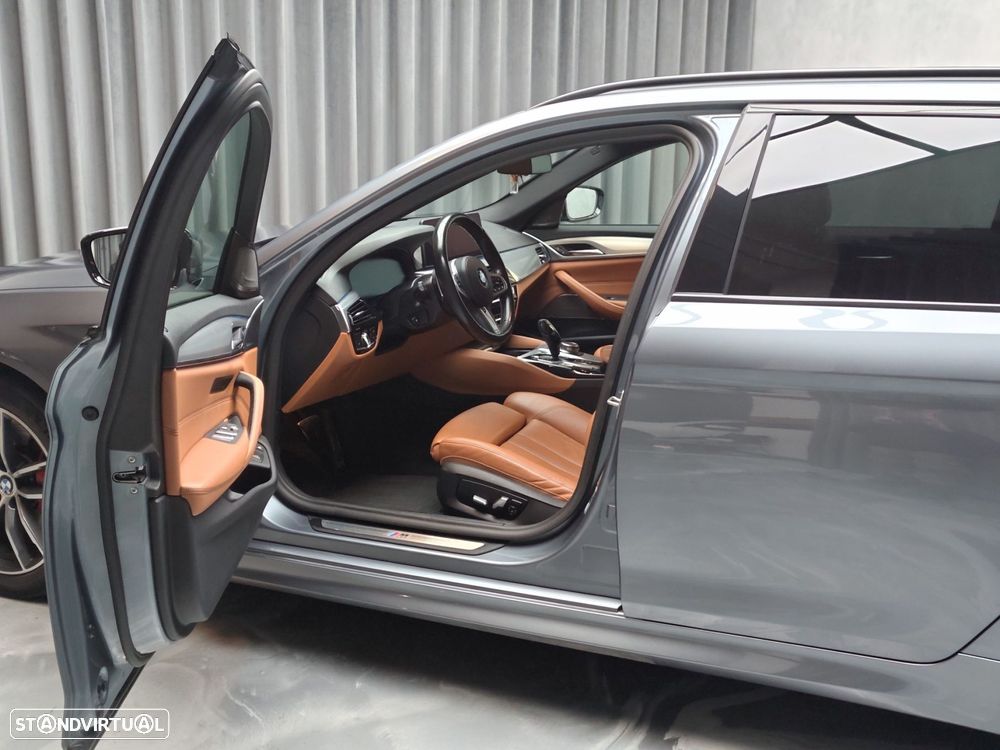 BMW 530 e Pack Desportivo M - 8