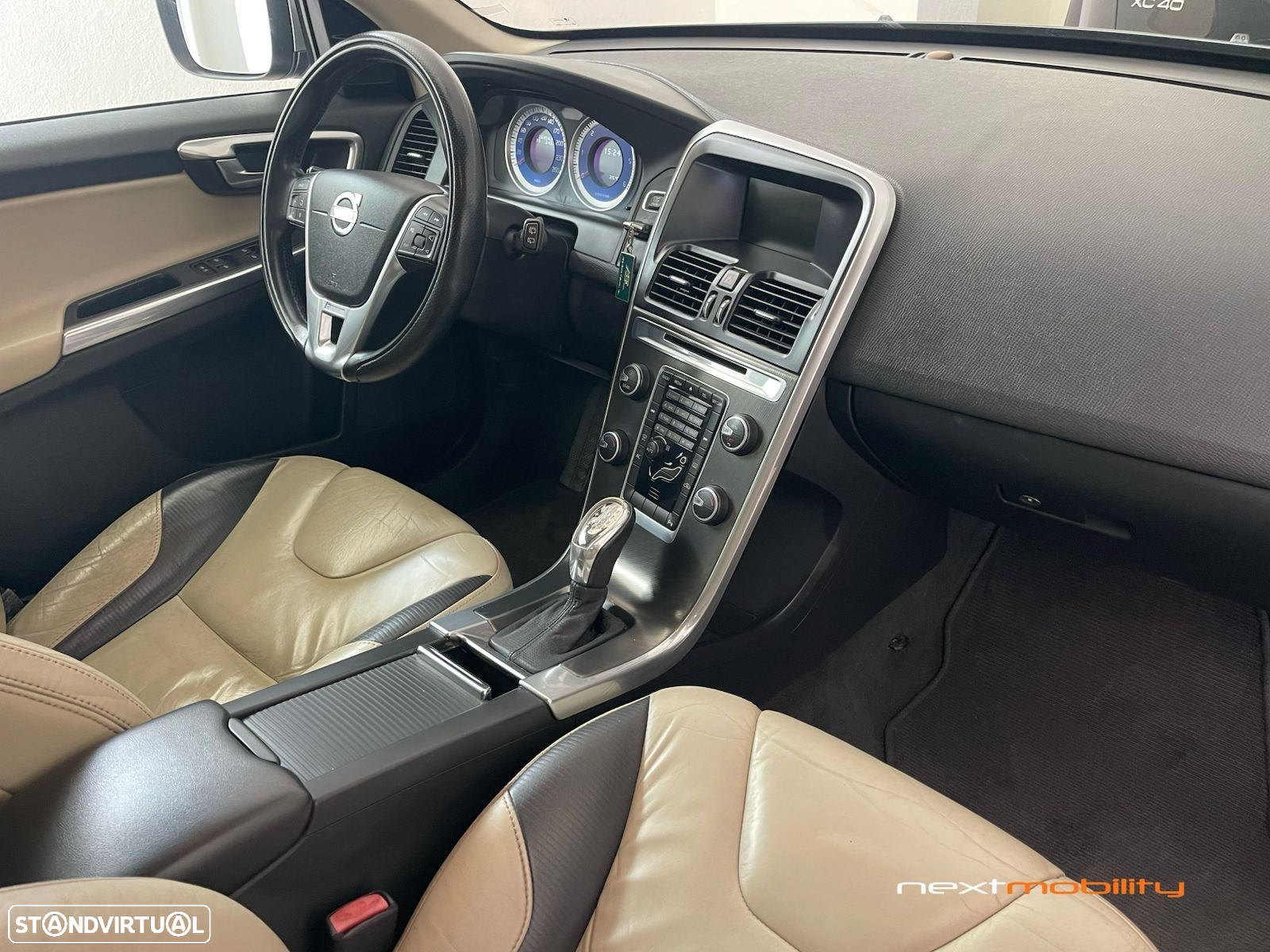 Volvo XC 60 2.0 D4 R-Design Geartronic - 14