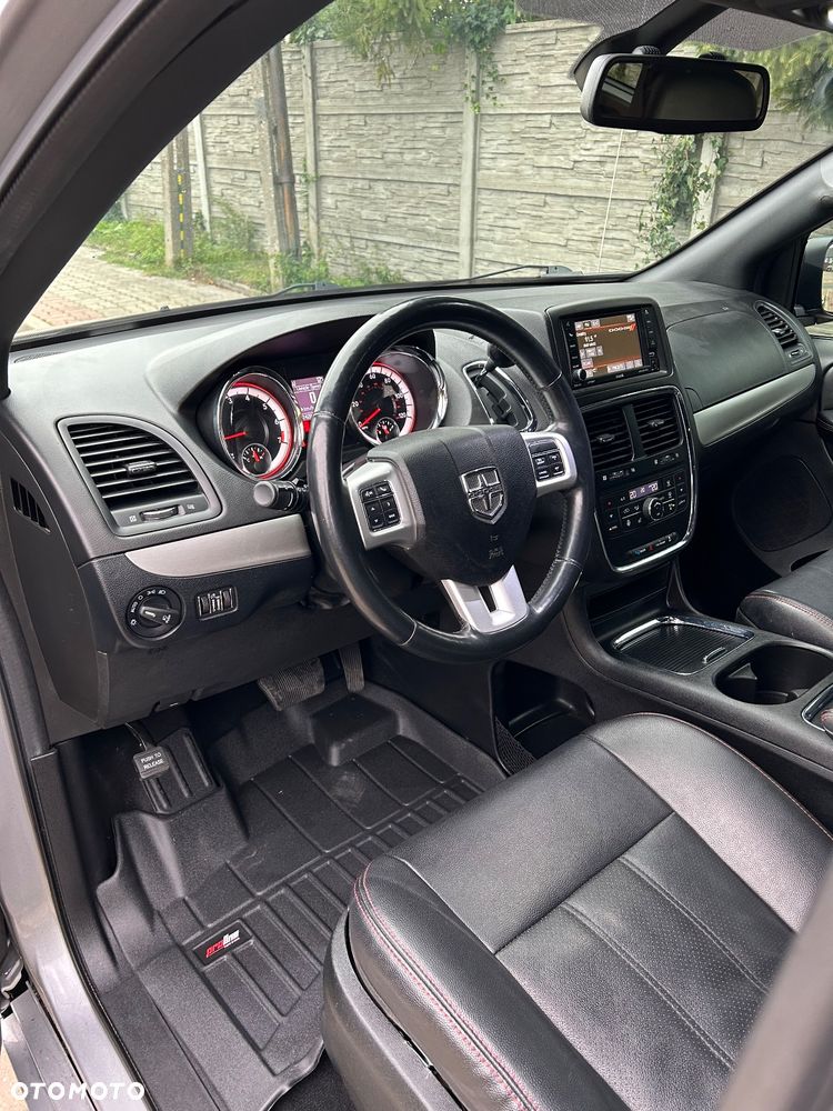 Dodge Grand Caravan - 6