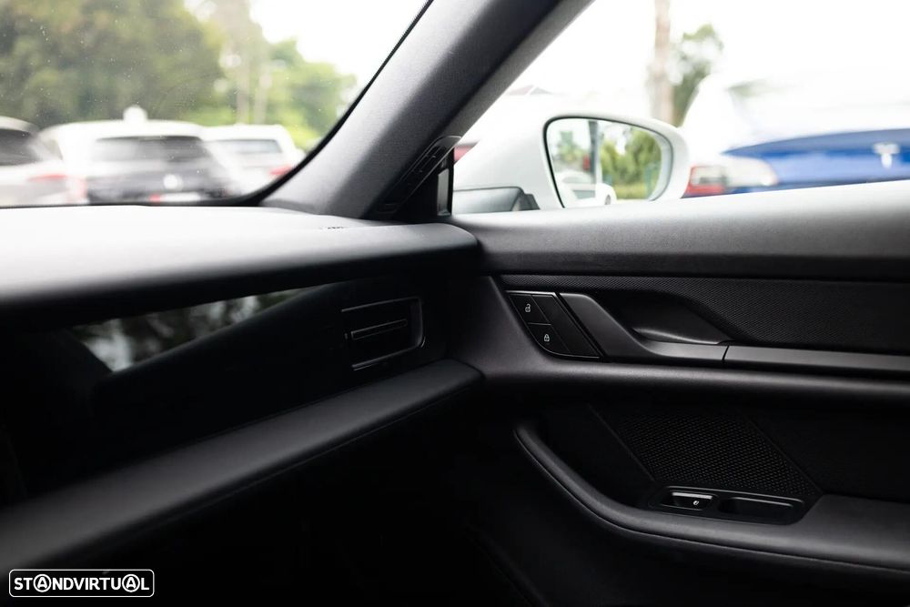 Porsche Taycan Sport Turismo - 14