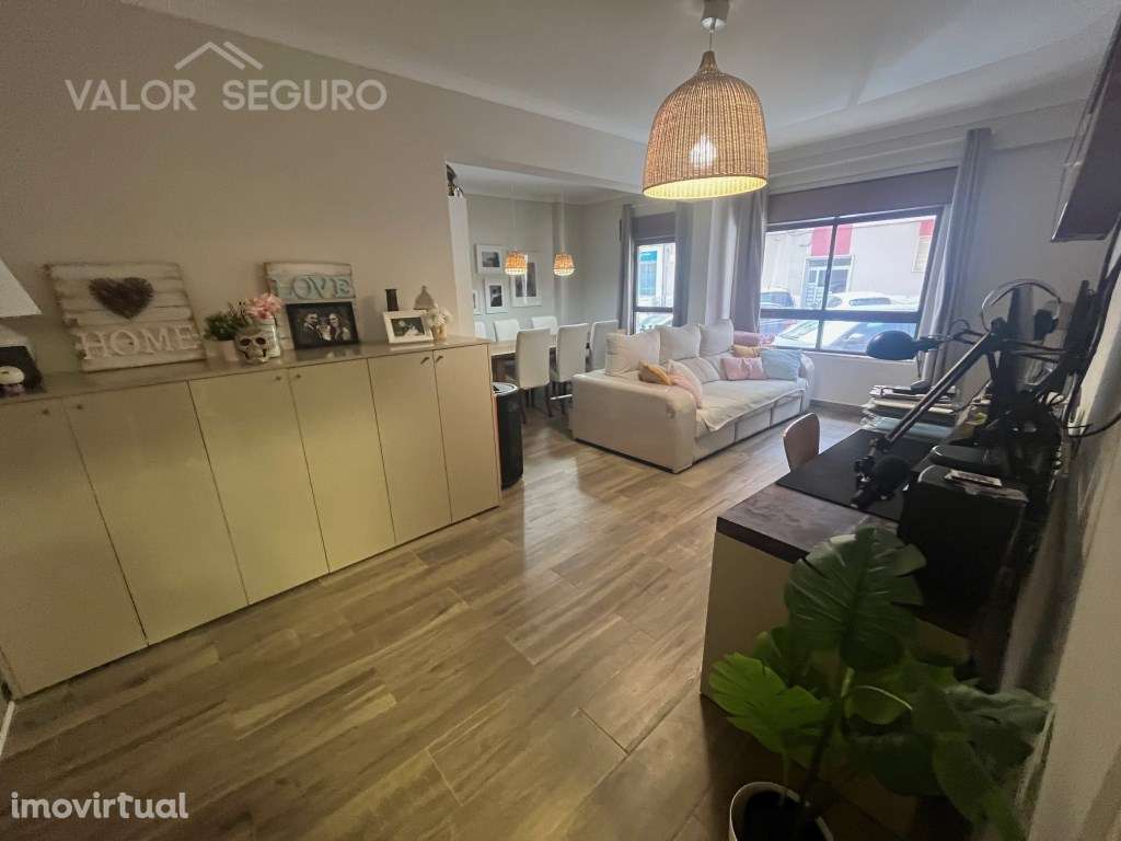 Apartamento T2 renovado no Bom Sucesso em Alverca do Ribatejo - Grande imagem: 2/22