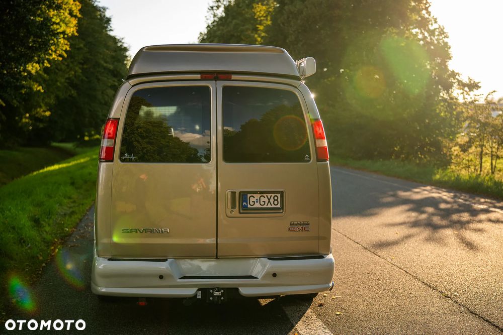 GMC Savana - 28