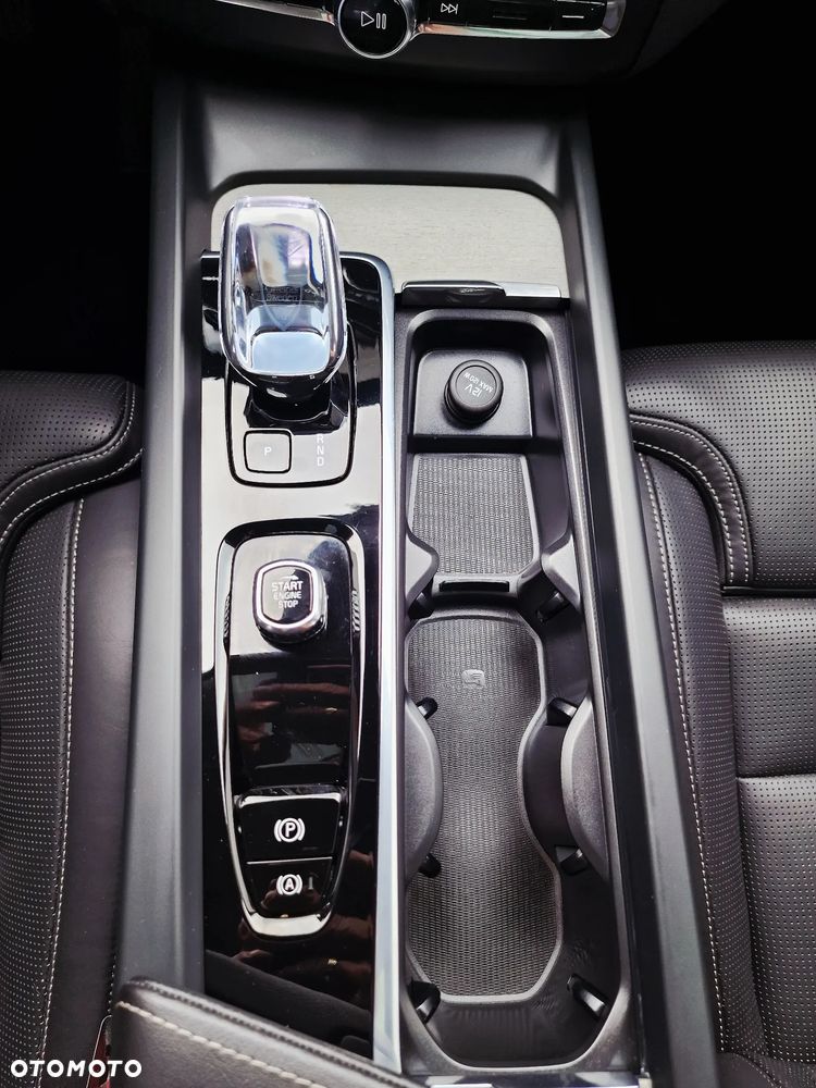 Volvo XC 60 B5 B AWD Ultimate Black Edition - 19