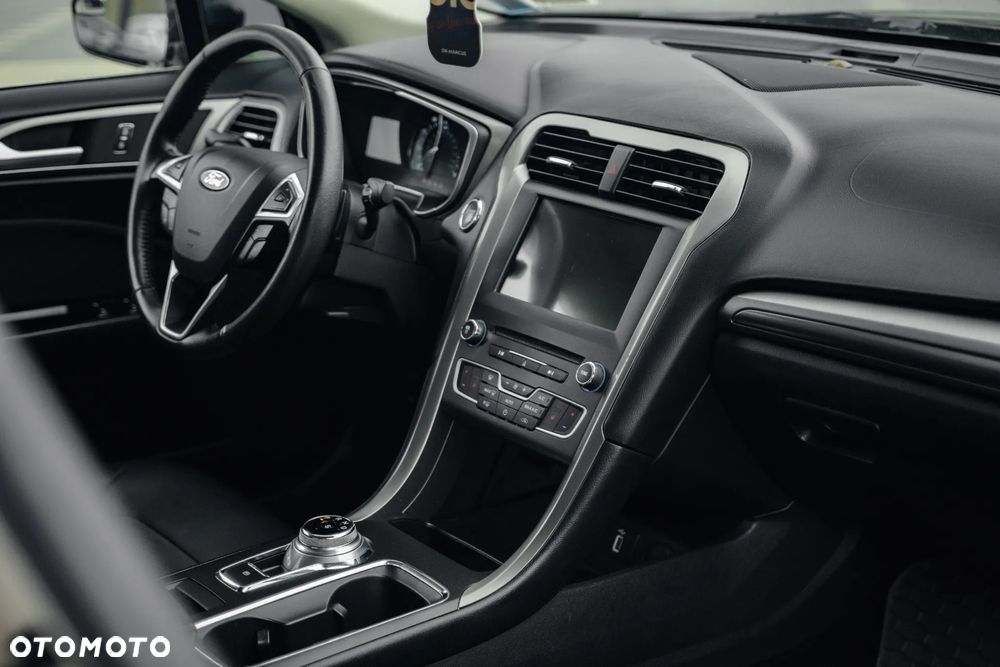 Ford Fusion - 24