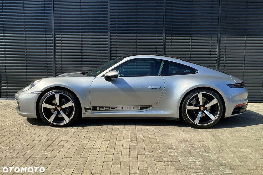 Porsche 911 Carrera - 8