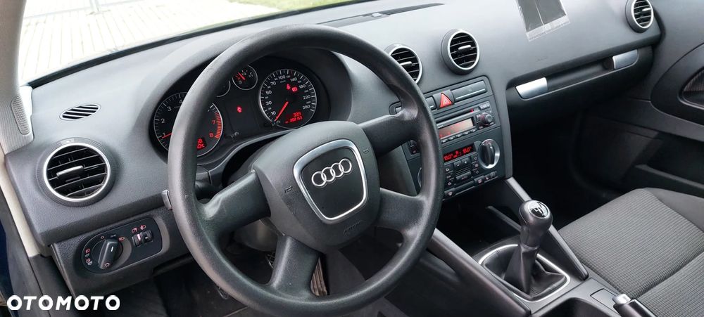 Audi A3 1.6 Ambiente - 16