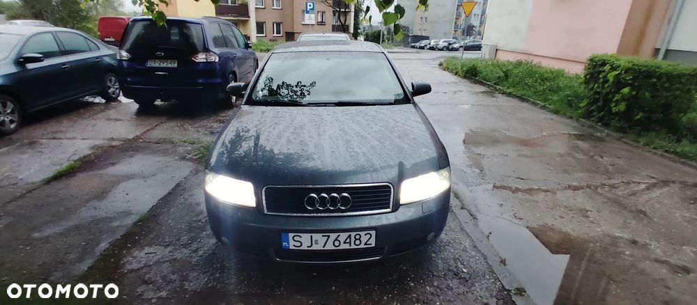 Audi A4 Limousine - 1