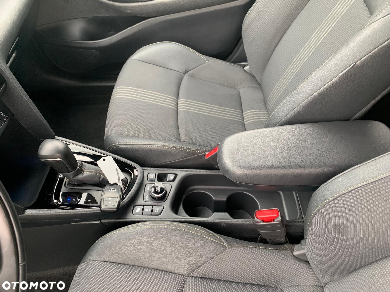 Toyota Yaris Cross Hybrid 1.5 Premiere Edition 4x4 - 21