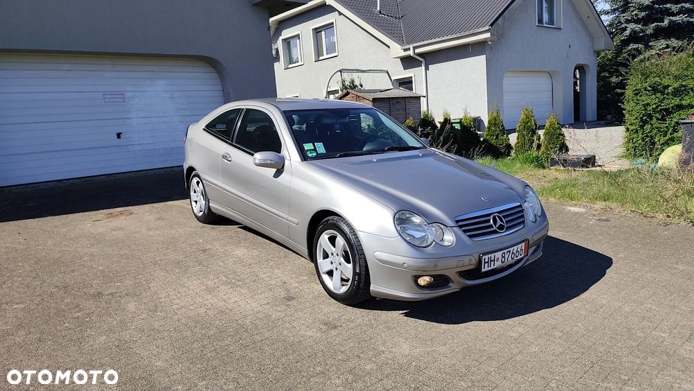 Mercedes-Benz Klasa C 200 Kompressor Automatik Sport Edition - 24