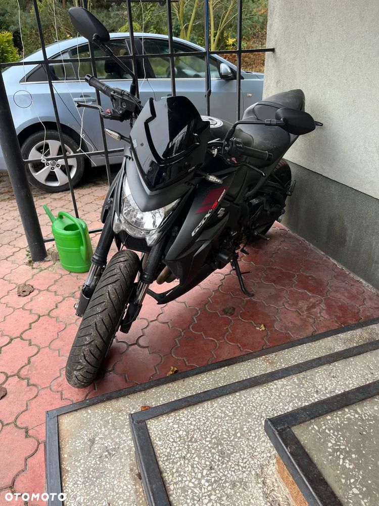 Suzuki GSX 1000 - 3