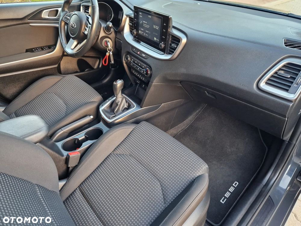 Kia Ceed - 30