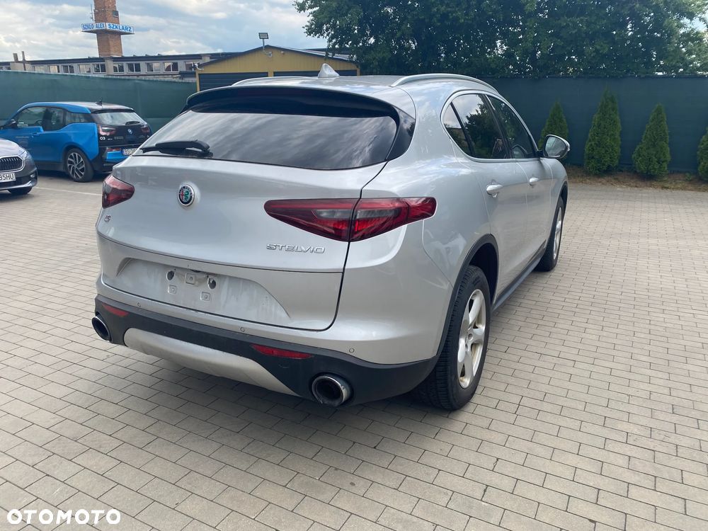 Alfa Romeo Stelvio - 4