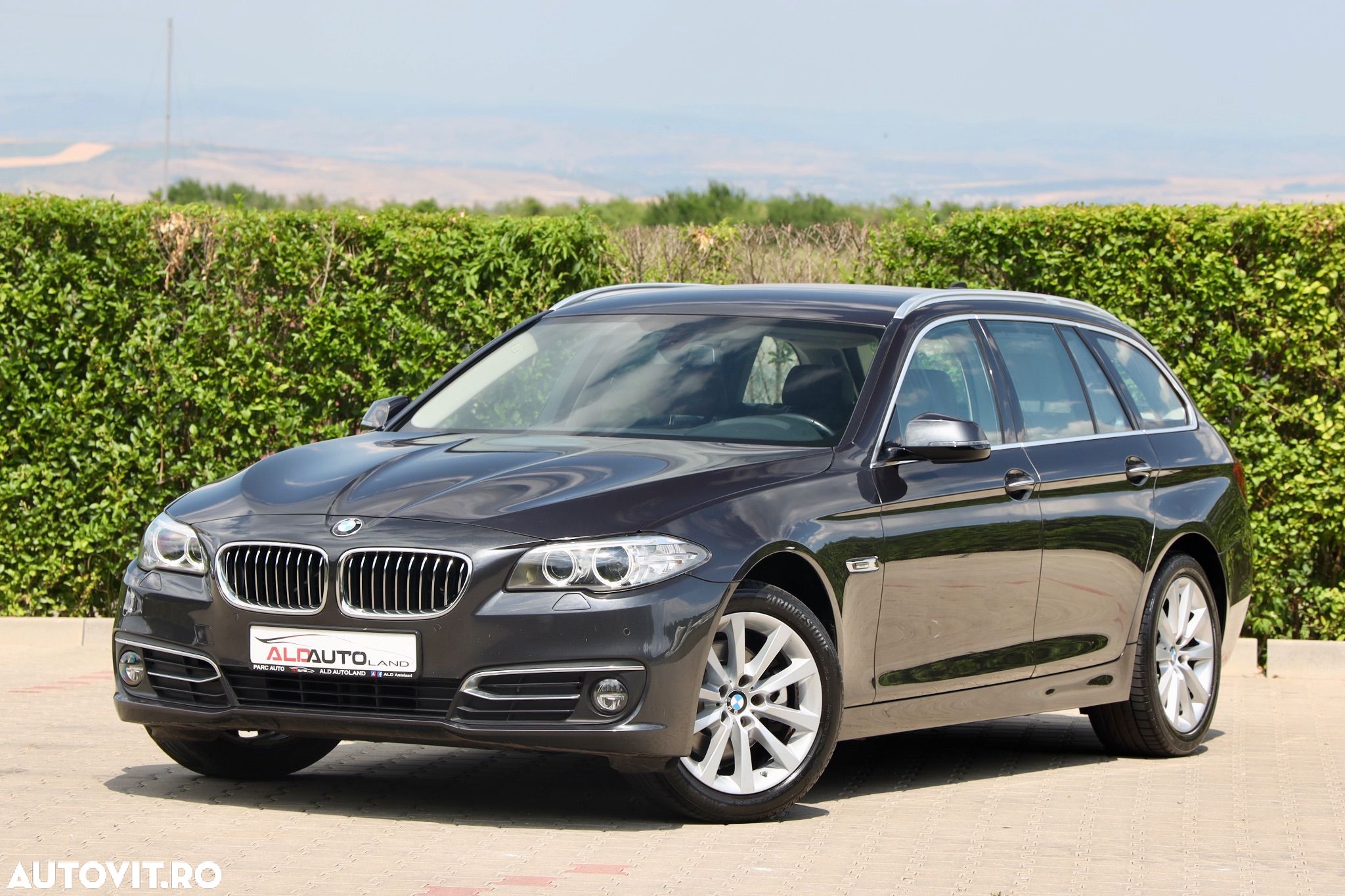 BMW Seria 5 520i Touring Aut. Luxury Line - 1
