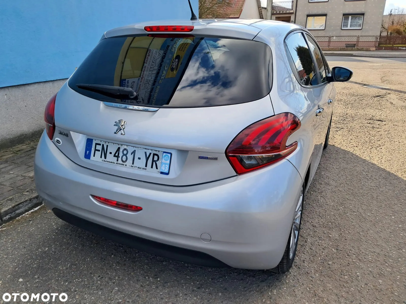 Peugeot 208 - 10