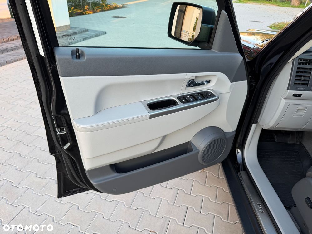 Jeep Cherokee - 20