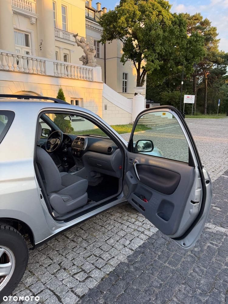Toyota RAV4 1.8 VVT-i 4x2 - 10