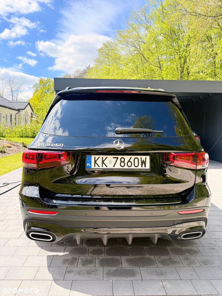 Mercedes-Benz GLB - 13