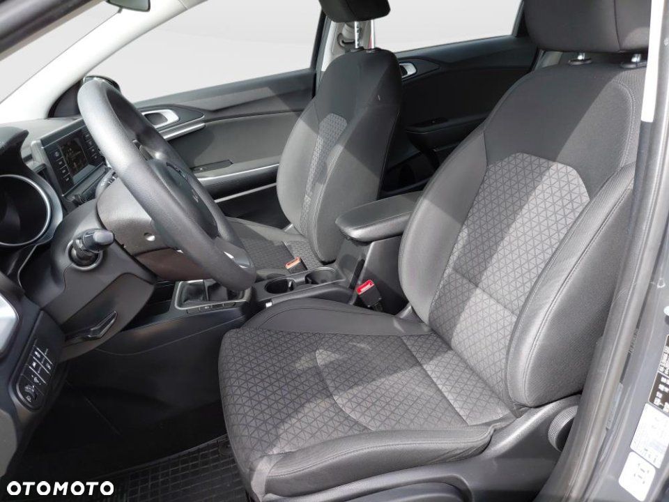 Kia Ceed - 10