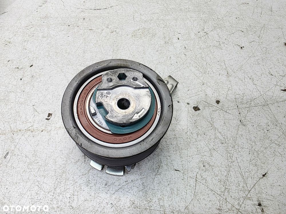 NAPINACZ PASKA ROZRZĄDU ROLKA AUDI VOLKSWAGEN SEAT SKODA 04L109243R - 1