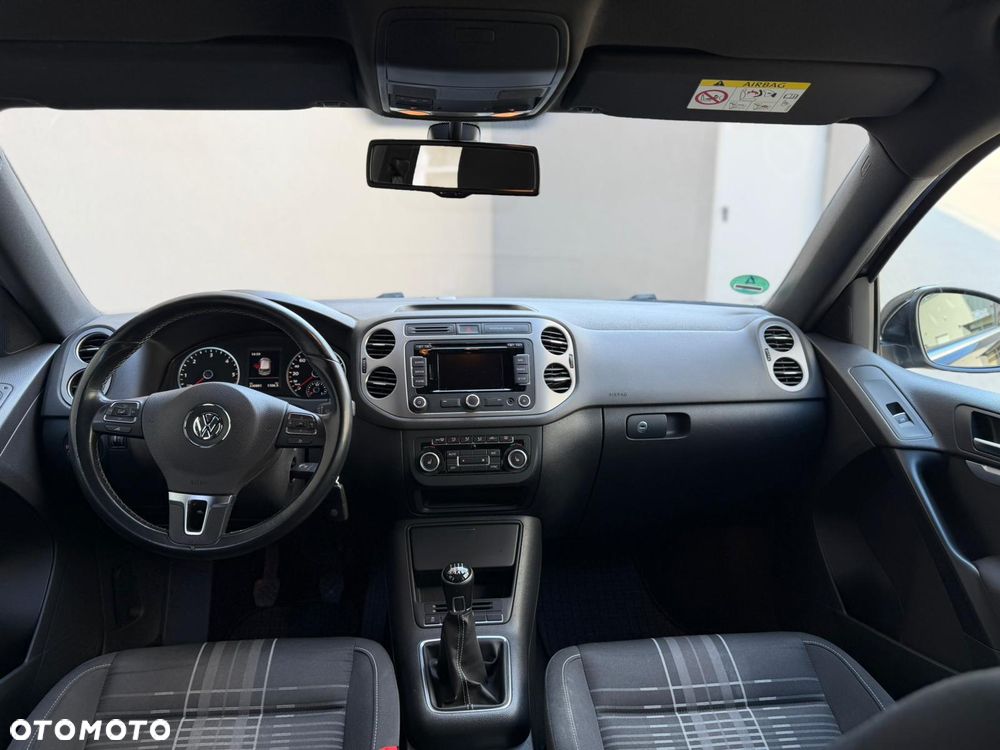 Volkswagen Tiguan 2.0 TDI DPF BlueMotion Technology Lounge Sport & Style - 11