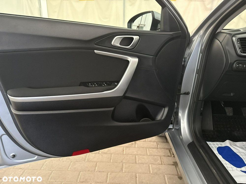 Kia Ceed - 11