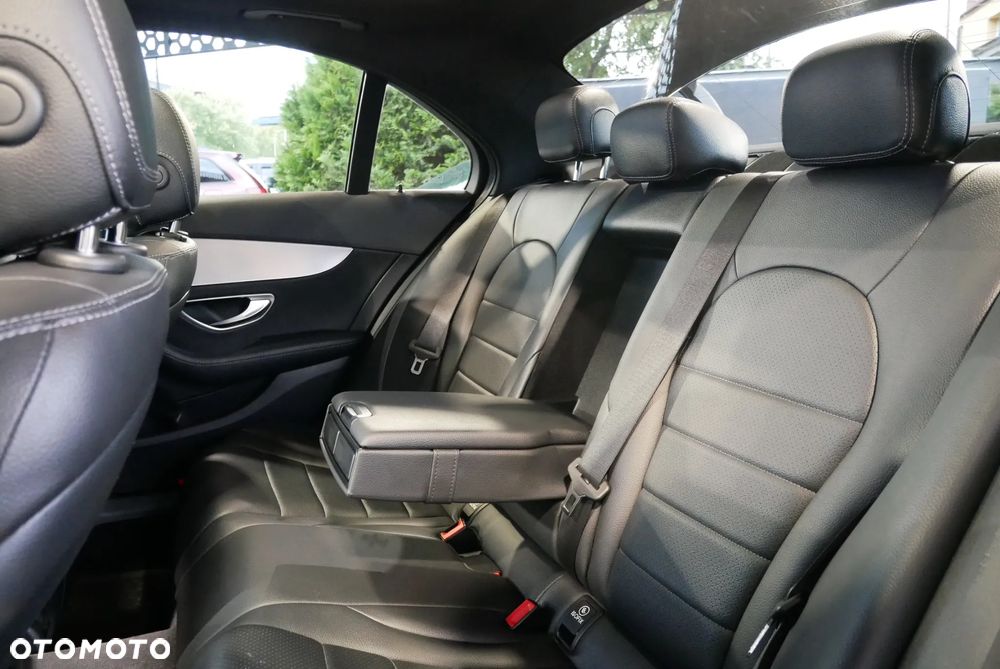 Mercedes-Benz Klasa C 300 7G-TRONIC - 14