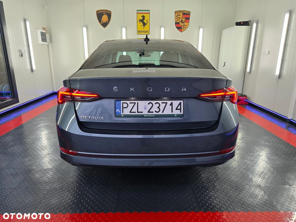 Skoda Octavia 2.0 TDI DSG Clever - 10