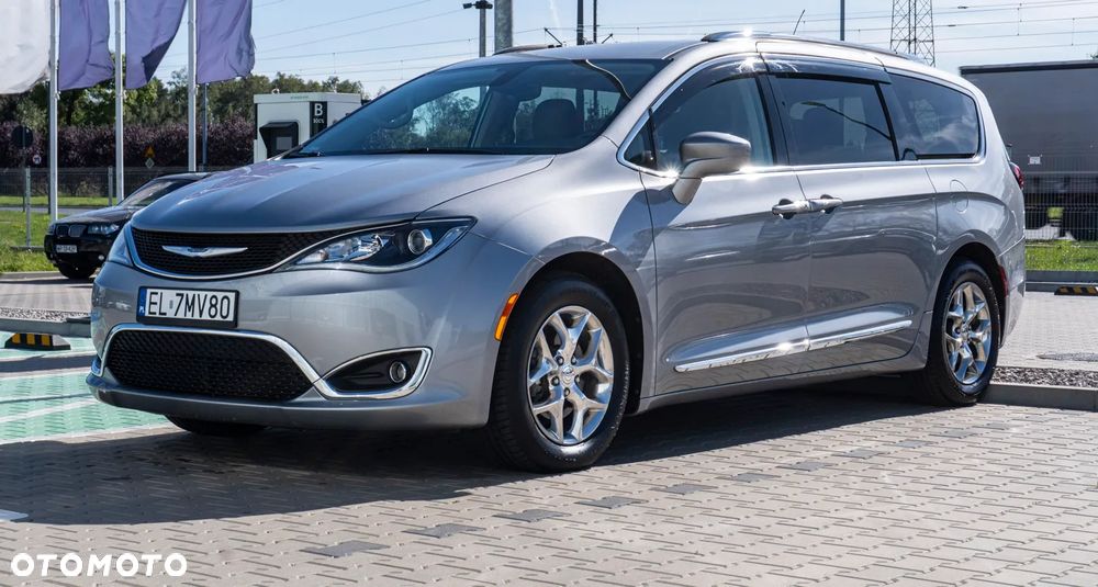 Chrysler Pacifica - 2
