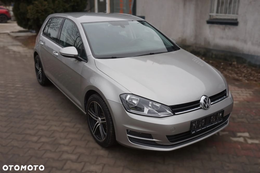 Volkswagen Golf - 1