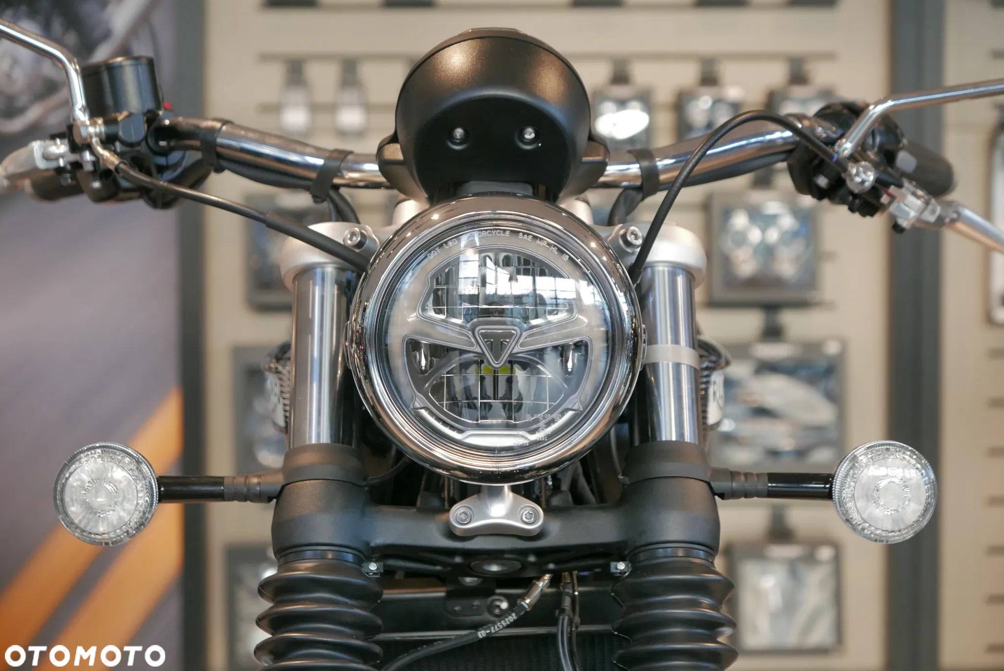 Triumph Bonneville - 4