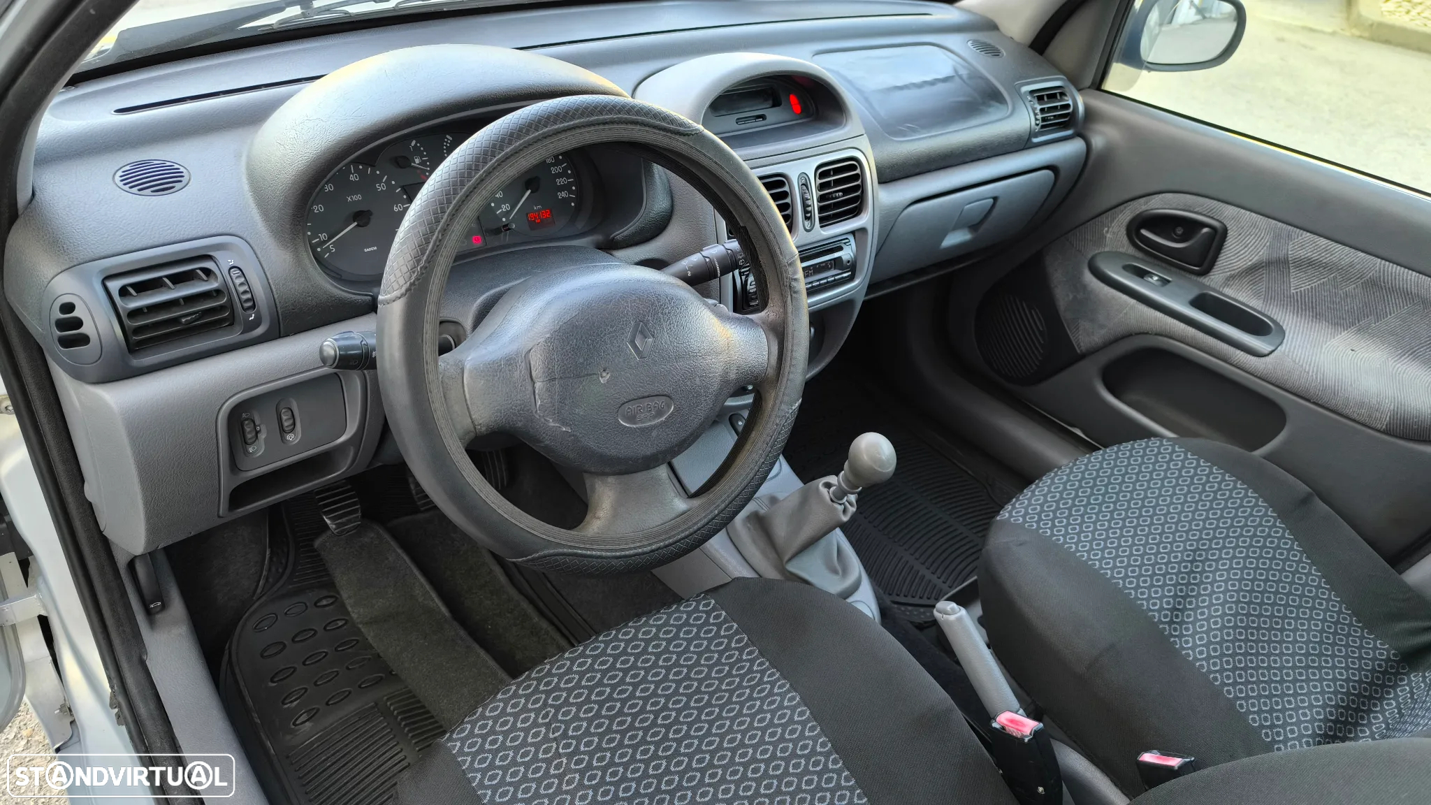 Renault Clio 1.2 RXE - 31