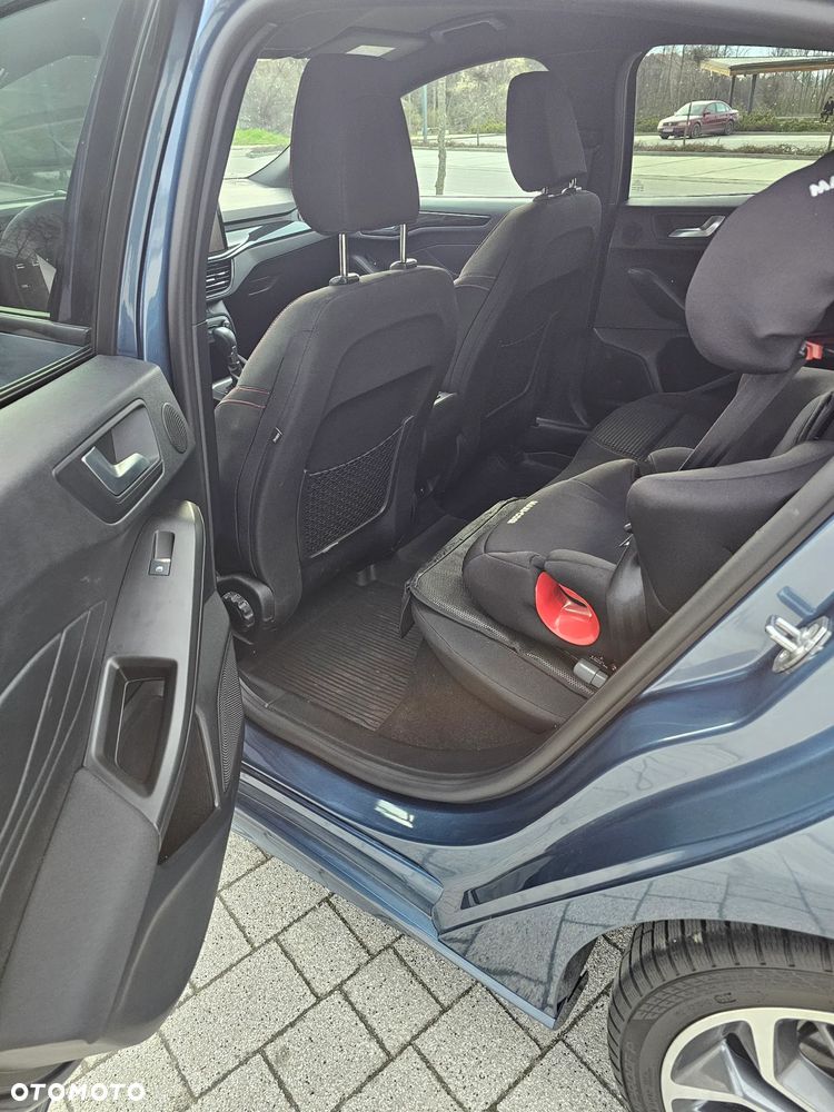 Ford Focus 1.0 EcoBoost mHEV ST-Line X - 11